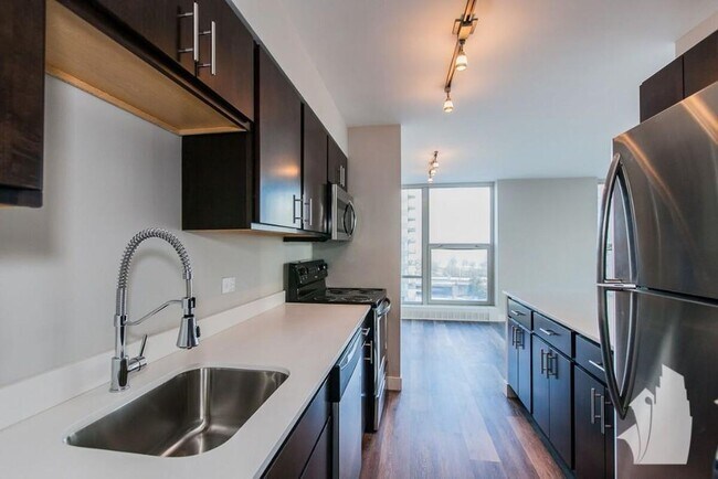 The Statesman unit 6F, Chicago, IL 60660 - photo 5