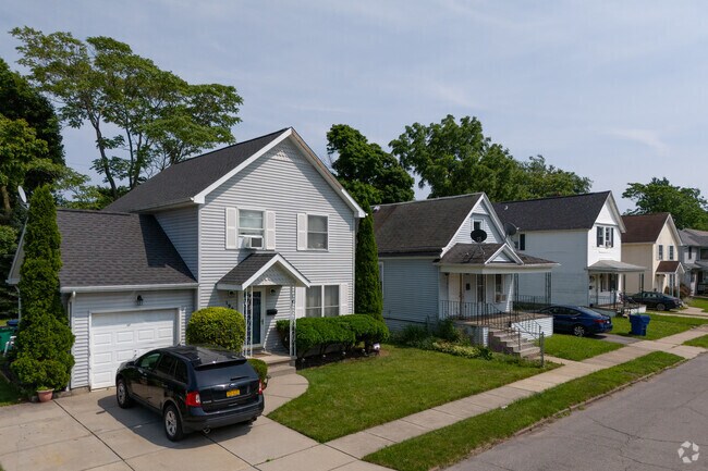 The average home value in Cold Springs is $147,000.