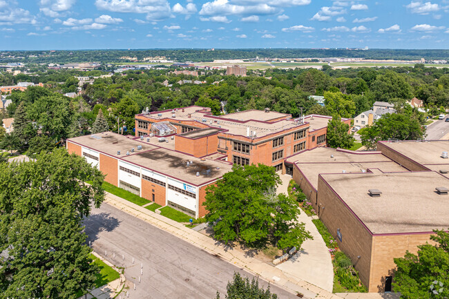 Open World Learning enrolls 476 students.