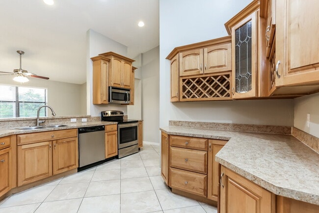 487 SW 169th Terrace, Weston, FL 33326 - photo 6