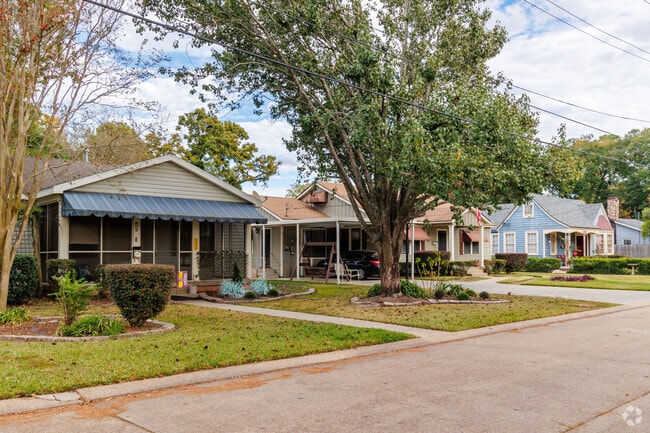 Homes in Saints Streets typically range from $125,000 to $800,000.