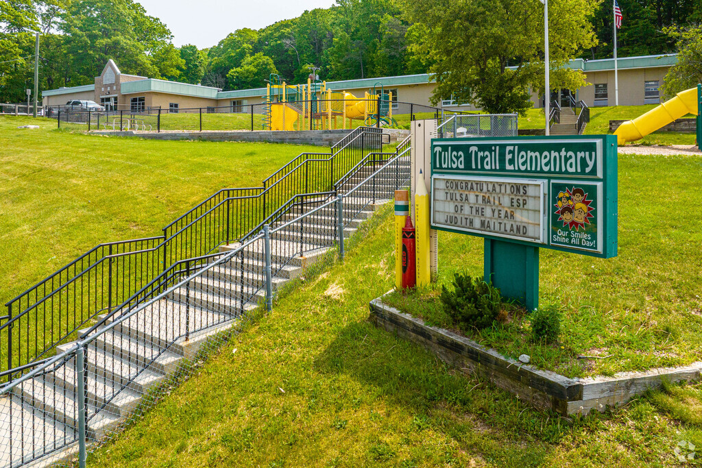 Front entrance and sign of Tulsa Trail Elementary in Hopatcong.
