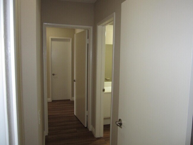 Harvard Apartments, Sherman Oaks, CA 91423 - photo 6