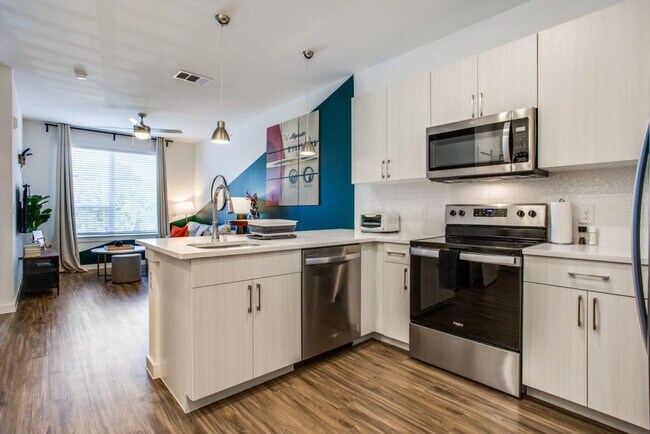 2425 E Riverside Dr unit ID1240404P, Austin, TX 78741 - photo 4