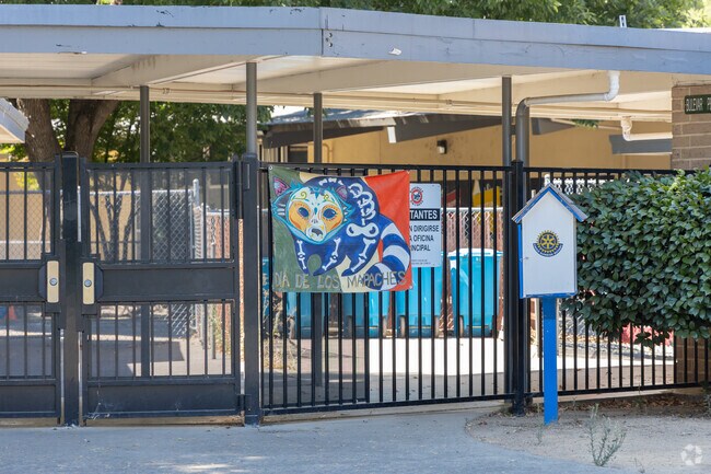 Rosedale Elementary School serves students in grades K-5.