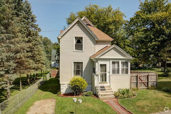 Life in Falling Waters, Jackson, MI is calm and community-focused.