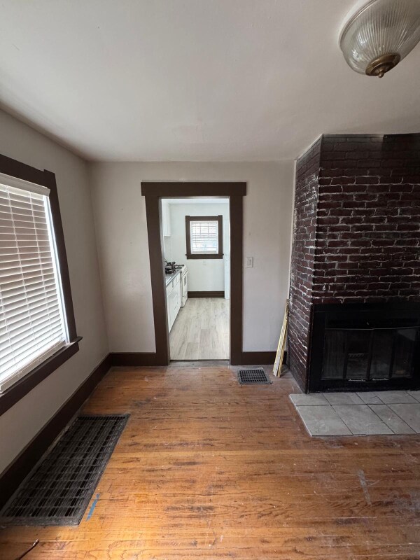 2005 N Charles St, Decatur, IL 62526