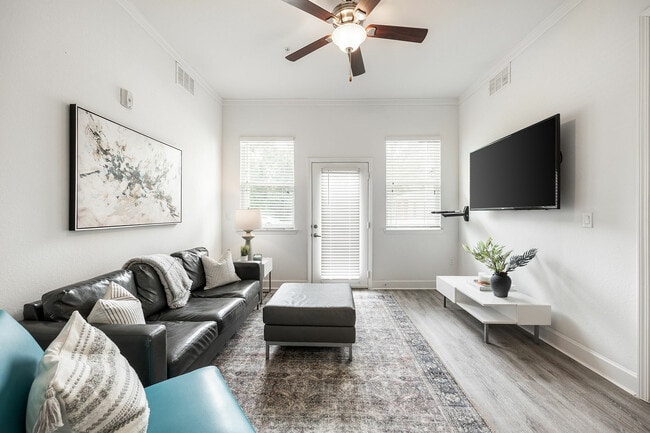 Lux 13, Gainesville, FL 32609 - photo 2