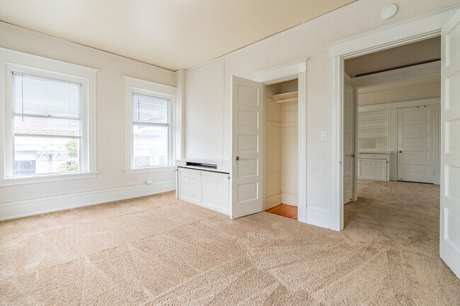 Avenue Building: Centrally located in University District!, Seattle, WA 98105 - photo 5