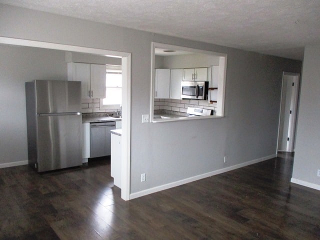 204 W Shelbourne Dr, Normal, IL 61761 - photo 3