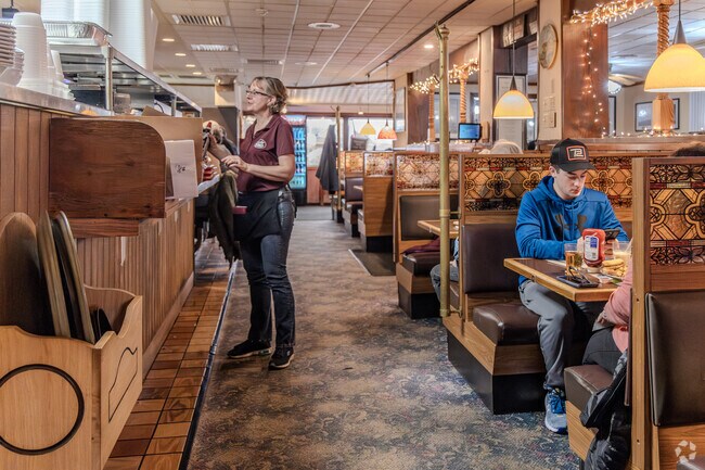 Visit Lucky Strike Restaurant and enjoy with your family good food in  Aldenville Chicopee, MA.