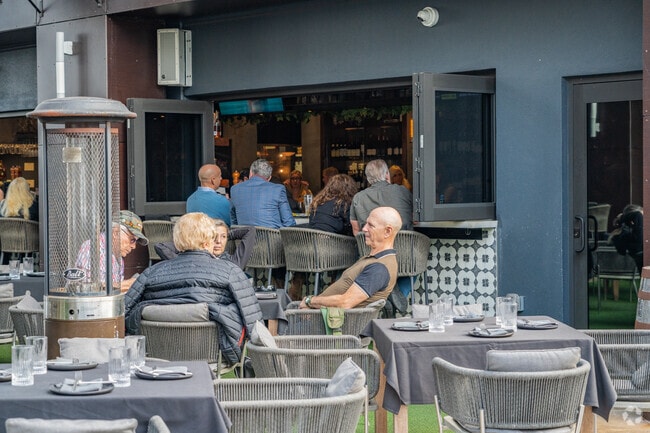 The Oaks residents enjoy outdoor dining at nearby plazas with a variety of restaurants and bars.