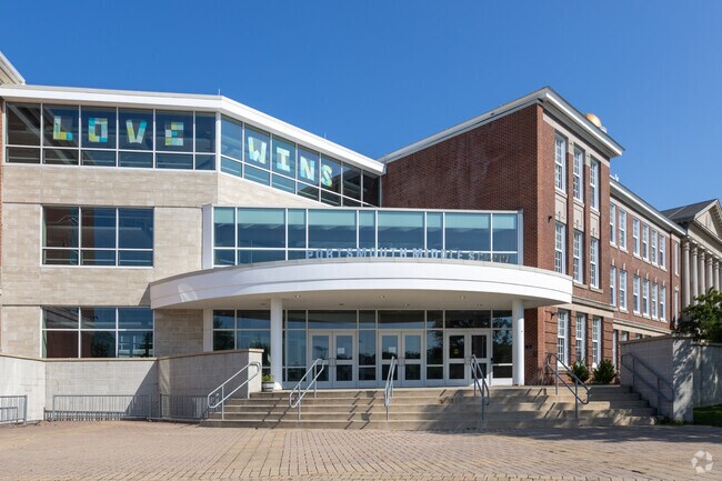 Portsmouth Middle School is a vibrant, coastal New England school for Newington students.