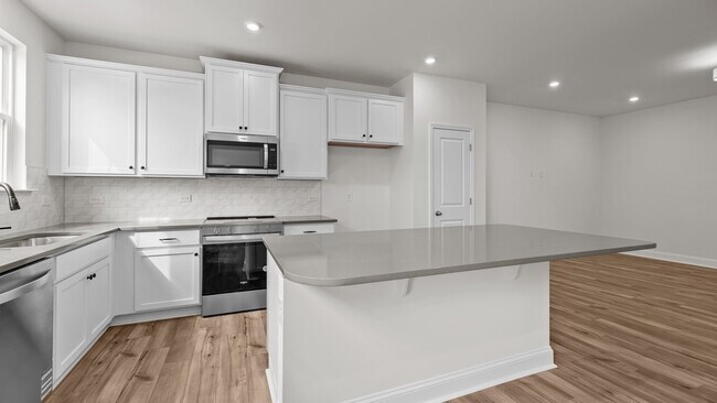 4113 Walking Ridge Rd, Charlotte, NC 28208 - photo 6