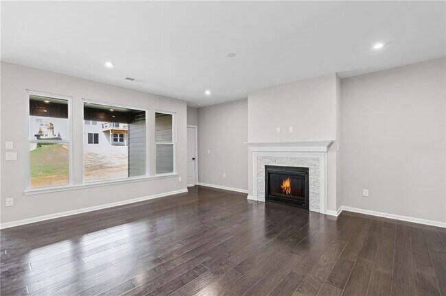 752 Crystal Lake Pkwy, Hoschton, GA 30548 - photo 7