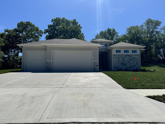 1613 SW Hedgewood Ln, Lee's Summit, MO 64081
