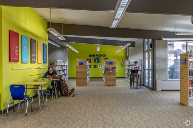 Pasco features a public library that offers lots of local resources.