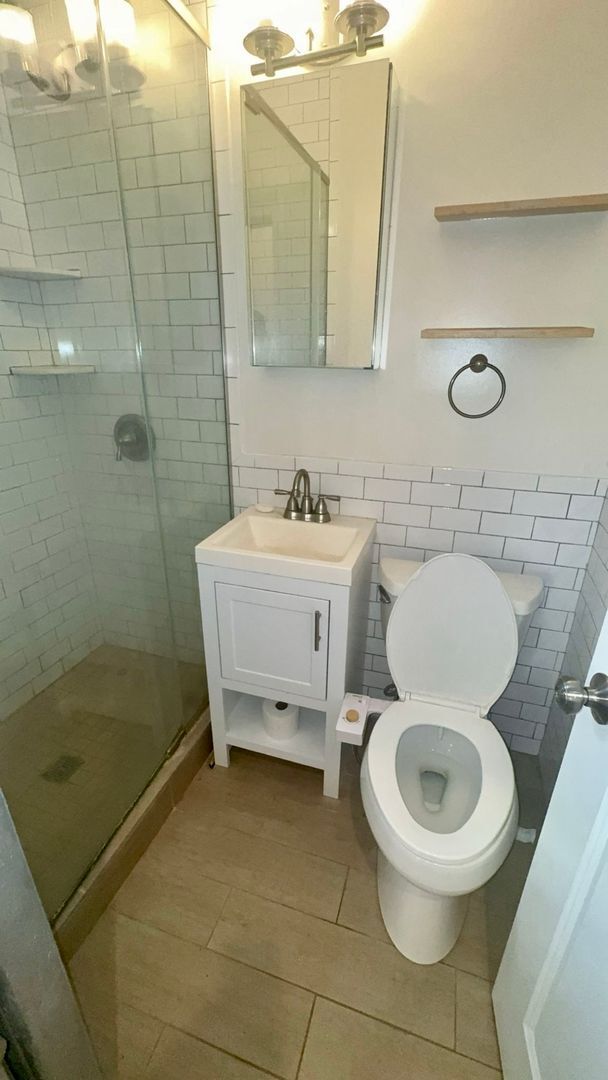 1654 W Wallen Ave unit 2, Chicago, IL 60626 - photo 5