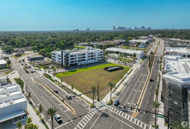 Princeton/Silver Star is only 10 minutes from Downtown Orlando.