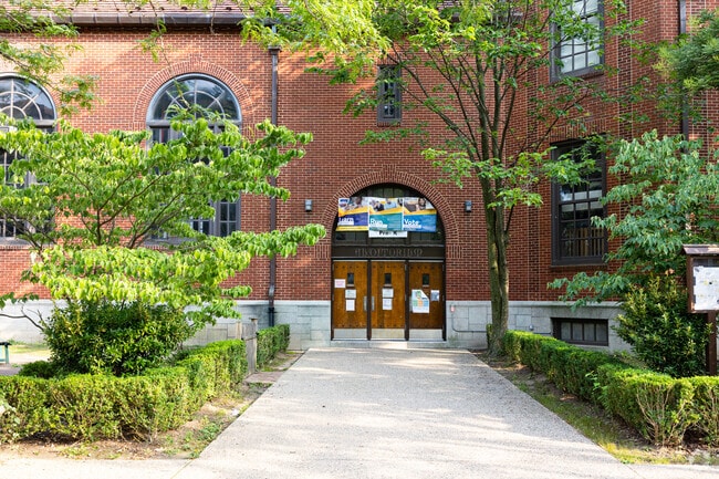 P.S. 101 School In The Gardens in Queens, New York is in a private community.