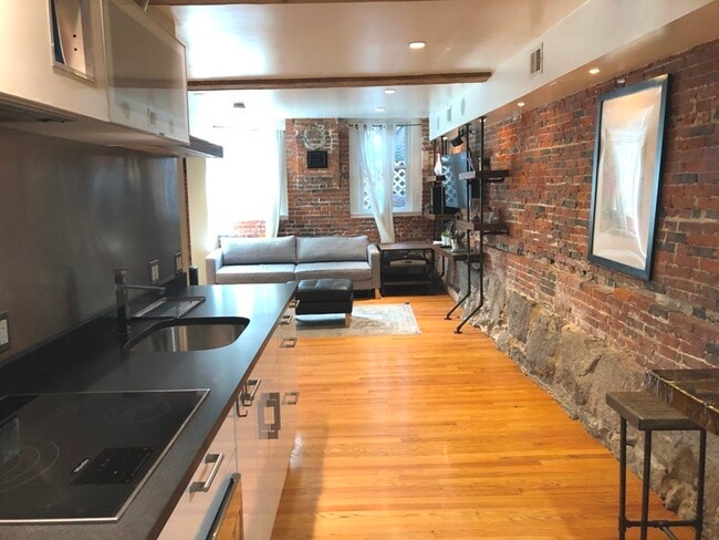 19 Branch St unit B, Boston, MA 02108 - photo 6