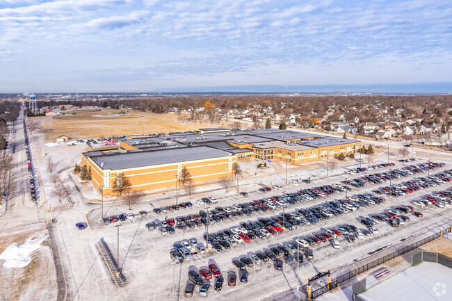 De Pere High School has a student-teacher ratio of 16 to 1.