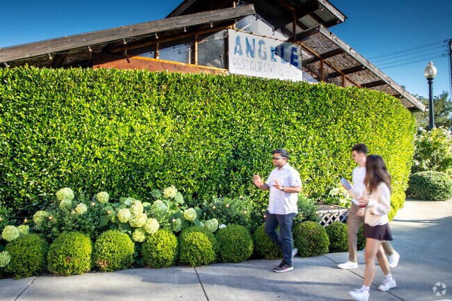 Downtown Napa is 2 miles away and has upscale restaurants like Angèle Restaurant and Bar.