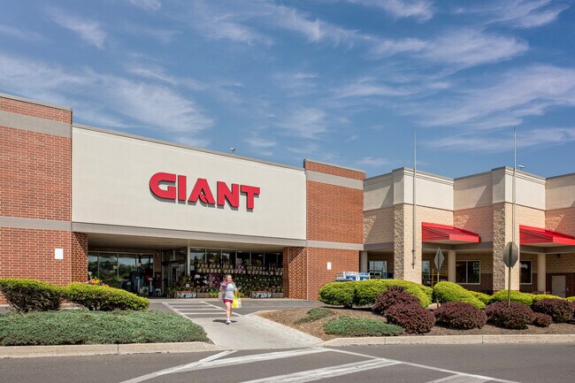 You might not realize that you’re so close to everything you need! Shopping and dining in Quarryville is just minutes from Creekside. Shops like Giant are just 3 minutes from home.