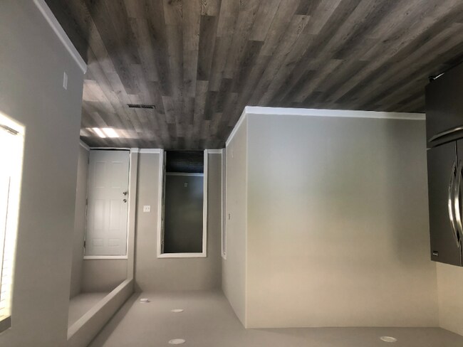 751 S 9th St, Salina, KS 67401 - photo 4