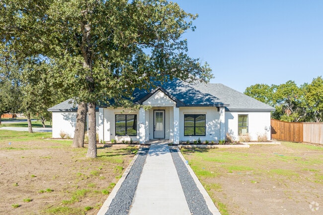Modern new builds in Belton, Texas, just minutes from the downtown square.