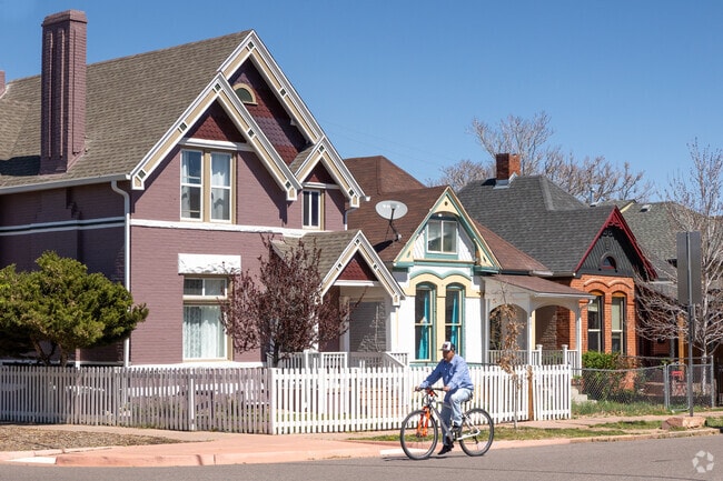 The home styles and sizes vary widely in Curtis Park.