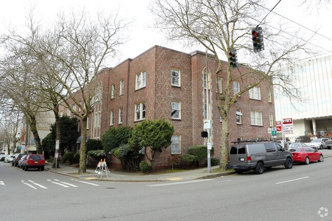 Spacious Units in a Vintage Brick Building- Walk to Seattle Center, Shops,and Restaurants!, Seattle, WA 98109 - photo 6