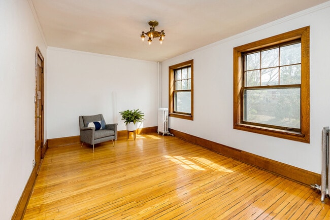 718 E 18th St, Des Moines, IA 50316 - photo 2