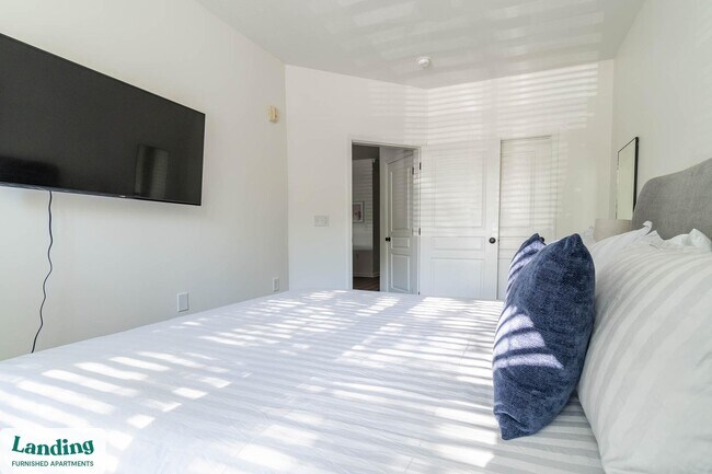 1017 Umstead Hollow Place unit 1215, Cary, NC 27513 - photo 2