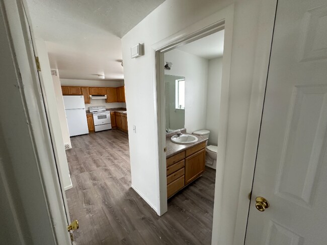 411 Noble Rd, Tooele, UT 84074 - photo 5