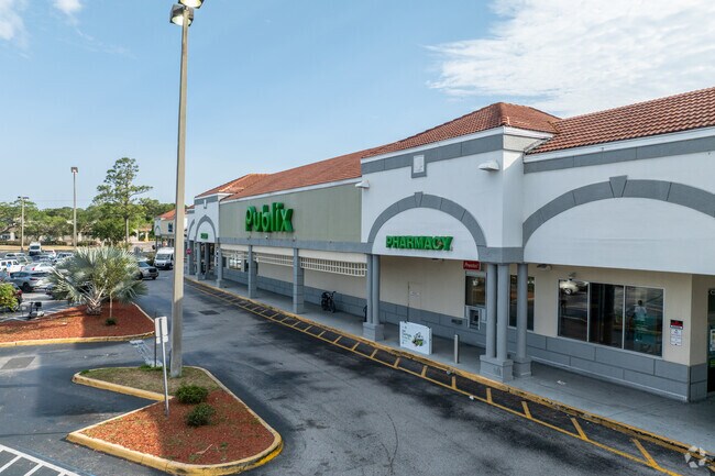 Florida Shores families can shop for groceries at the Publix in the neighborhood.