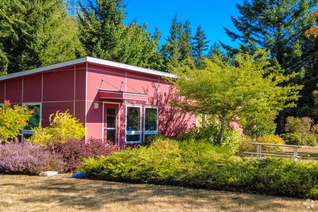 The Harbor School is a private Elementary and Middle school.