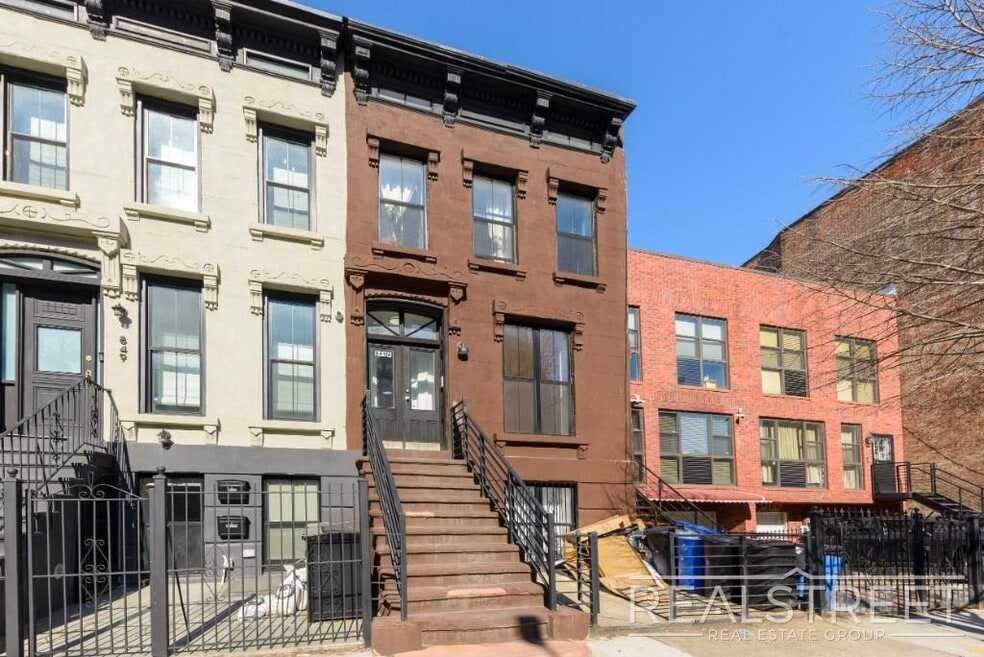 NO FEE! NEW 3 BED floor-thru in Bed Stuy B...