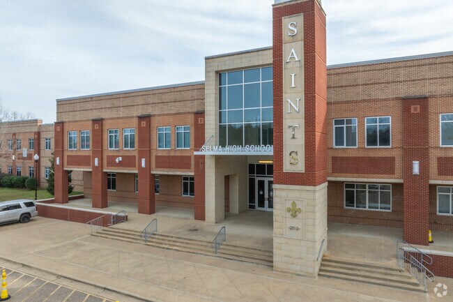 Selma High School stands out as an exemplary institution, renowned for its exceptional academic programs and commitment to student success.