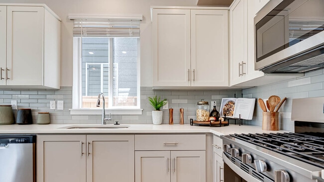 2160 36th Ave, Forest Grove, OR 97116 - photo 6