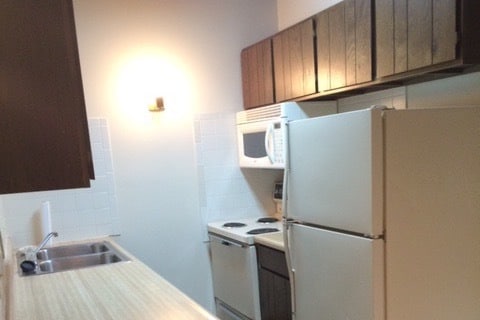 1430 Maplecrest Dr, Youngstown, OH 44515 - photo 2