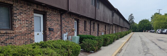 Old Orchard Townhouses, Dekalb, IL 60115 - photo 2