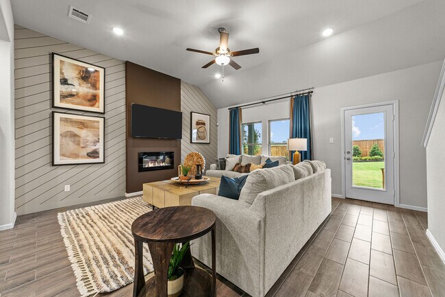 1048 Tarryhill Dr unit 36493930, Crowley, TX 76036 - photo 3