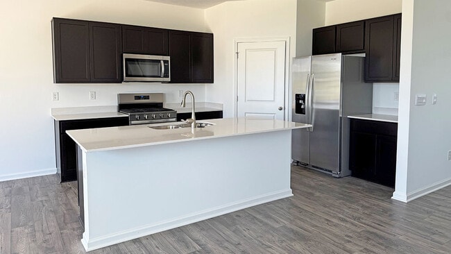 935 Saddlebrook Farms Blvd, Whiteland, IN 46184 - photo 3