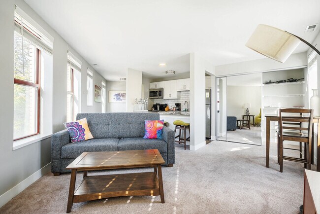 615 N East St unit ID1364133P, Indianapolis, IN 46202 - photo 2