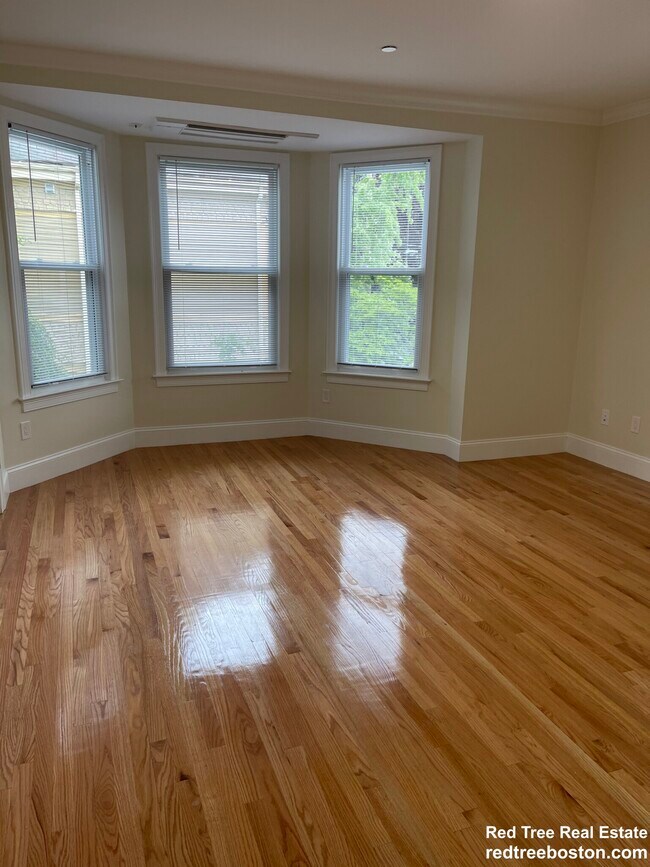 12 Harris St unit 3, Brookline, MA 02446 - photo 3