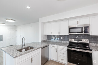 900 Farmington Ave, West Hartford, CT 06119