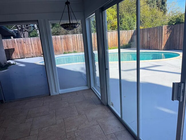 19410 Blythe St, Reseda, CA 91335 - photo 5