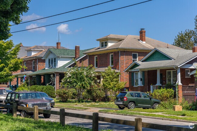 A variety of homes can be found mixed throughout Morningside.