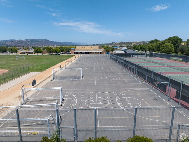 Erle Stanley Gardner Middle School also has lots of amenities to enjoy.
